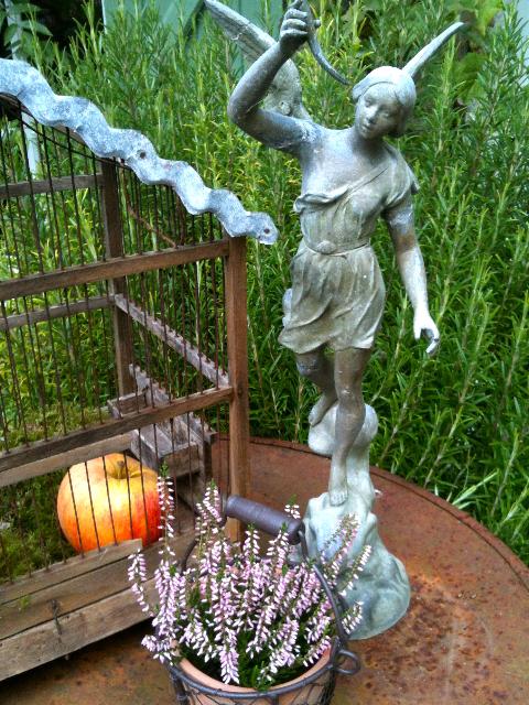 Statuette